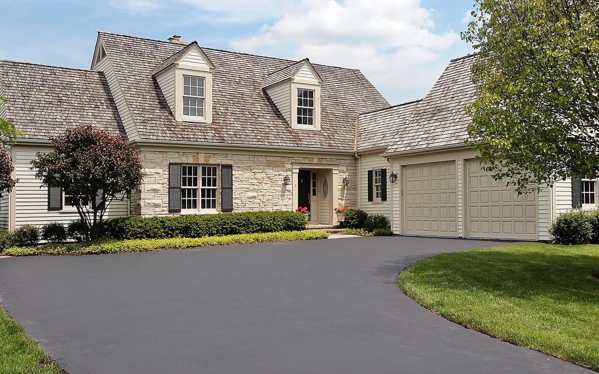 How Much Does an Asphalt Driveway Cost? (2024)