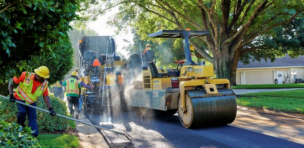 How to Remove Stains From an Asphalt Driveway