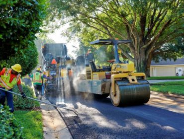 How to Remove Stains From an Asphalt Driveway