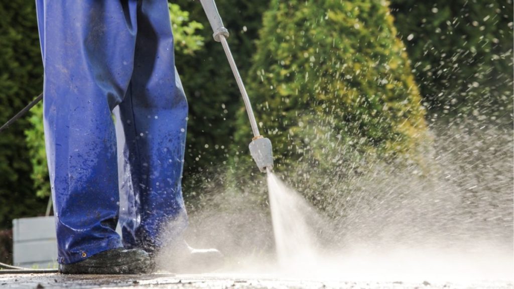 How to Pressure Wash an Asphalt Driveway Without Damaging It