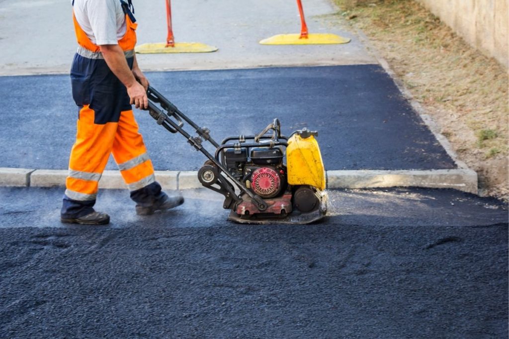What to Look for in Local Paving Companies Before Booking the Job