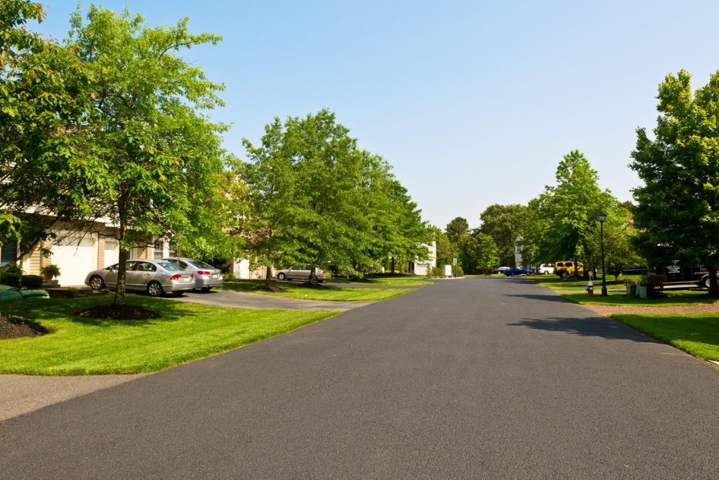 8 Signs of Bad Asphalt Driveway Edging (and How to Fix Them)