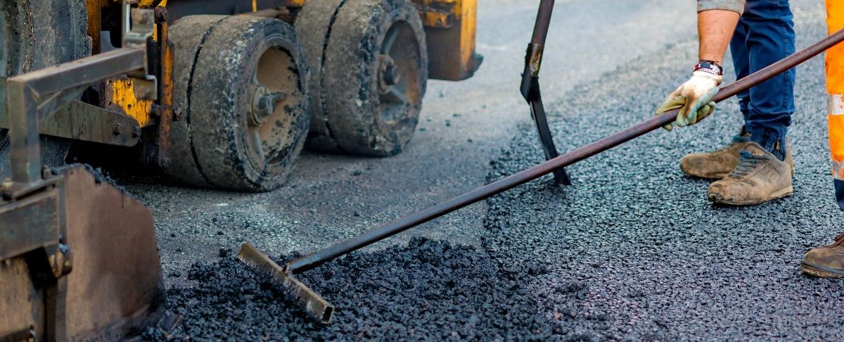 Top Mistakes Homeowners Make When Hiring Driveway Paving Contractors