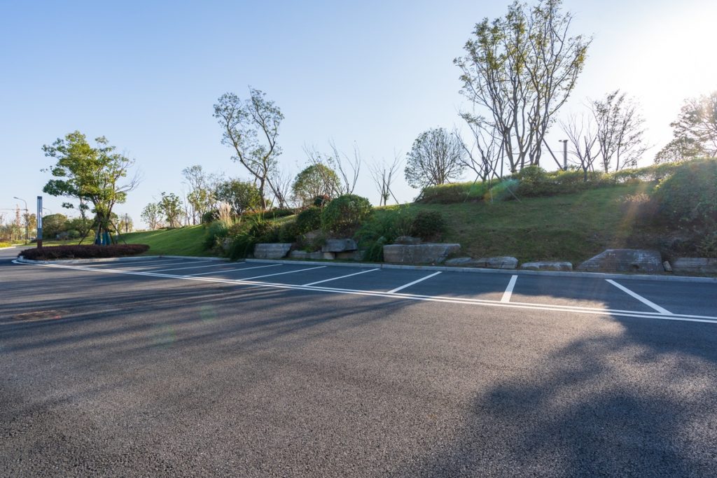 How Commercial Asphalt Paving Boosts Curb Appeal and Tenant Value