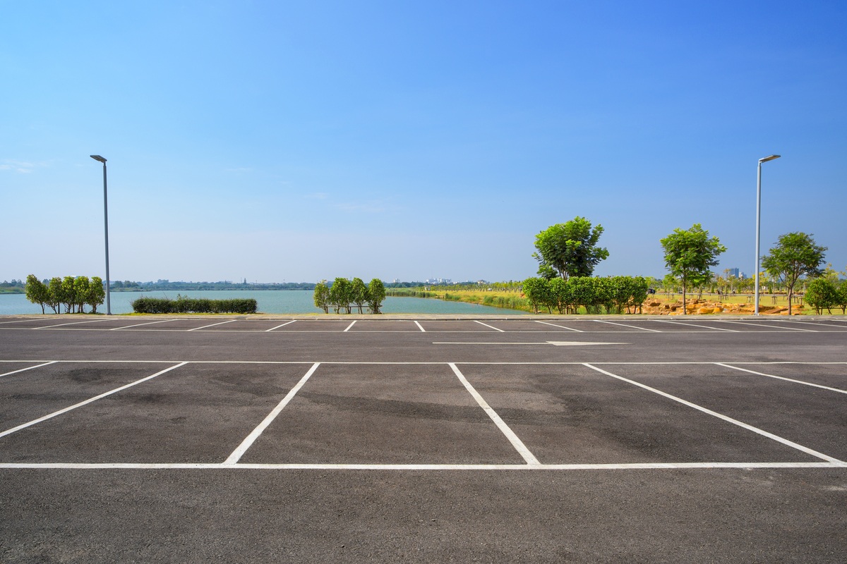 How Commercial Asphalt Paving Boosts Curb Appeal and Tenant Value