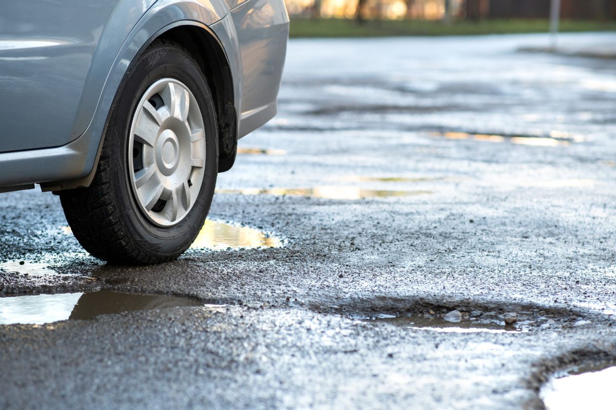 7 Asphalt Driveway Failures Minnesota Homeowners Face