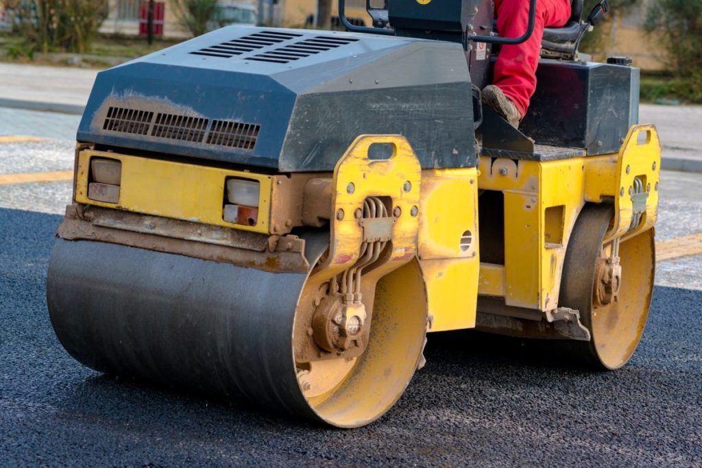 7 Asphalt Driveway Failures Minnesota Homeowners Face